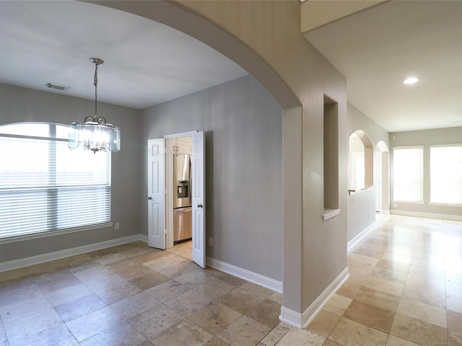 5 bed, 3.5 bath, 2739 sqft, $2,500 — Photo 3