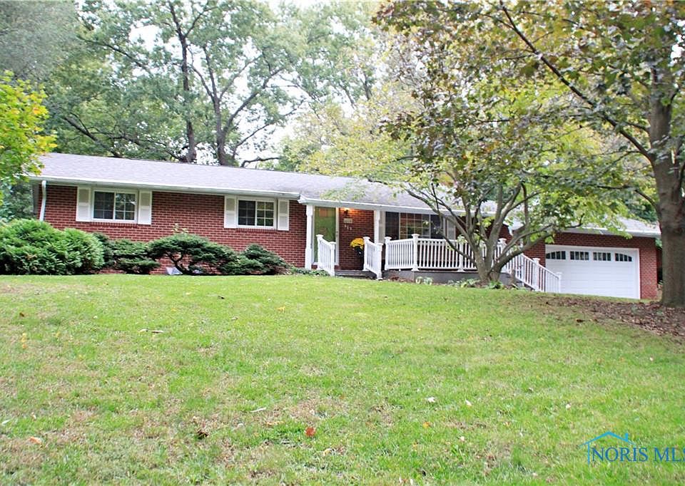 1st image of 415 Hillcrest Dr