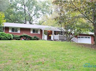 415 Hillcrest Dr, Bowling Green, OH 43402