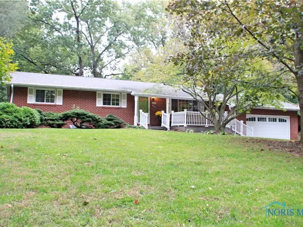 415 Hillcrest Dr, Bowling Green, OH 43402
