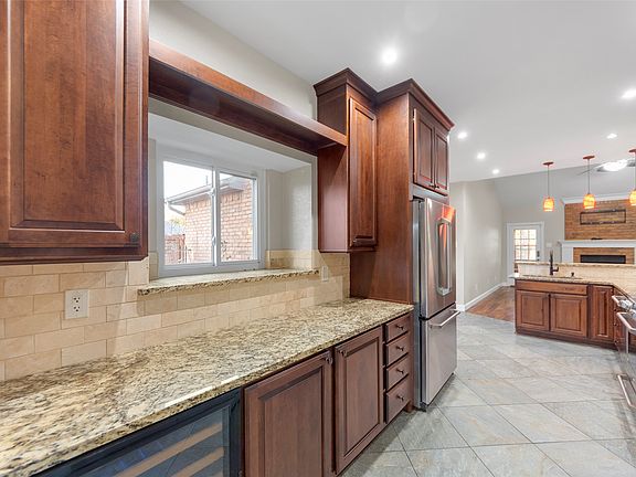 3rd image of 6840 Rochelle Dr