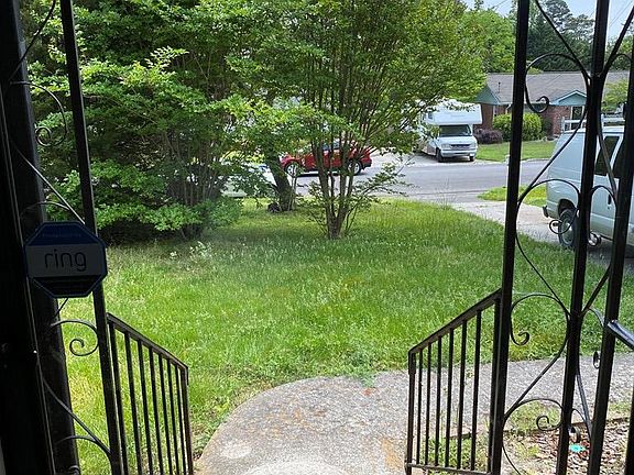 3rd image of 908 Rockdale Dr