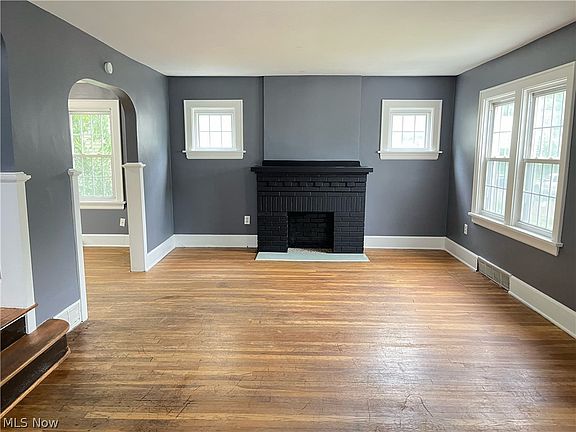 3rd image of 1463 Redwood Ave