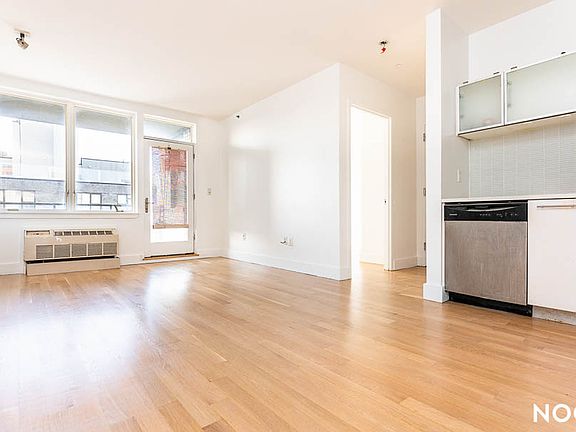 3rd image of 387 Franklin Ave APT 402
