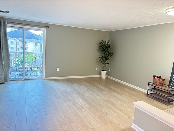 5th image of 815 Stratford Dr #M