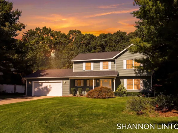 14843 Woodside Trl, Grand Haven, MI 49417