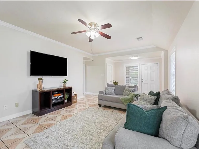 1614 York Creek Dr — Photo 4