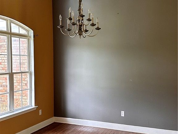 2nd image of 4840 Crosshill Ln