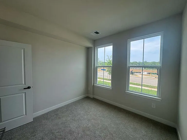 4717 Cloverleigh Dr — Photo 1