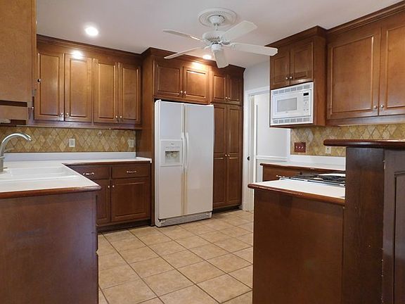 2nd image of 2729 Northwoods Dr N