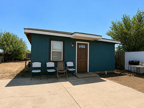 2nd image of 2905 Coventry Dr