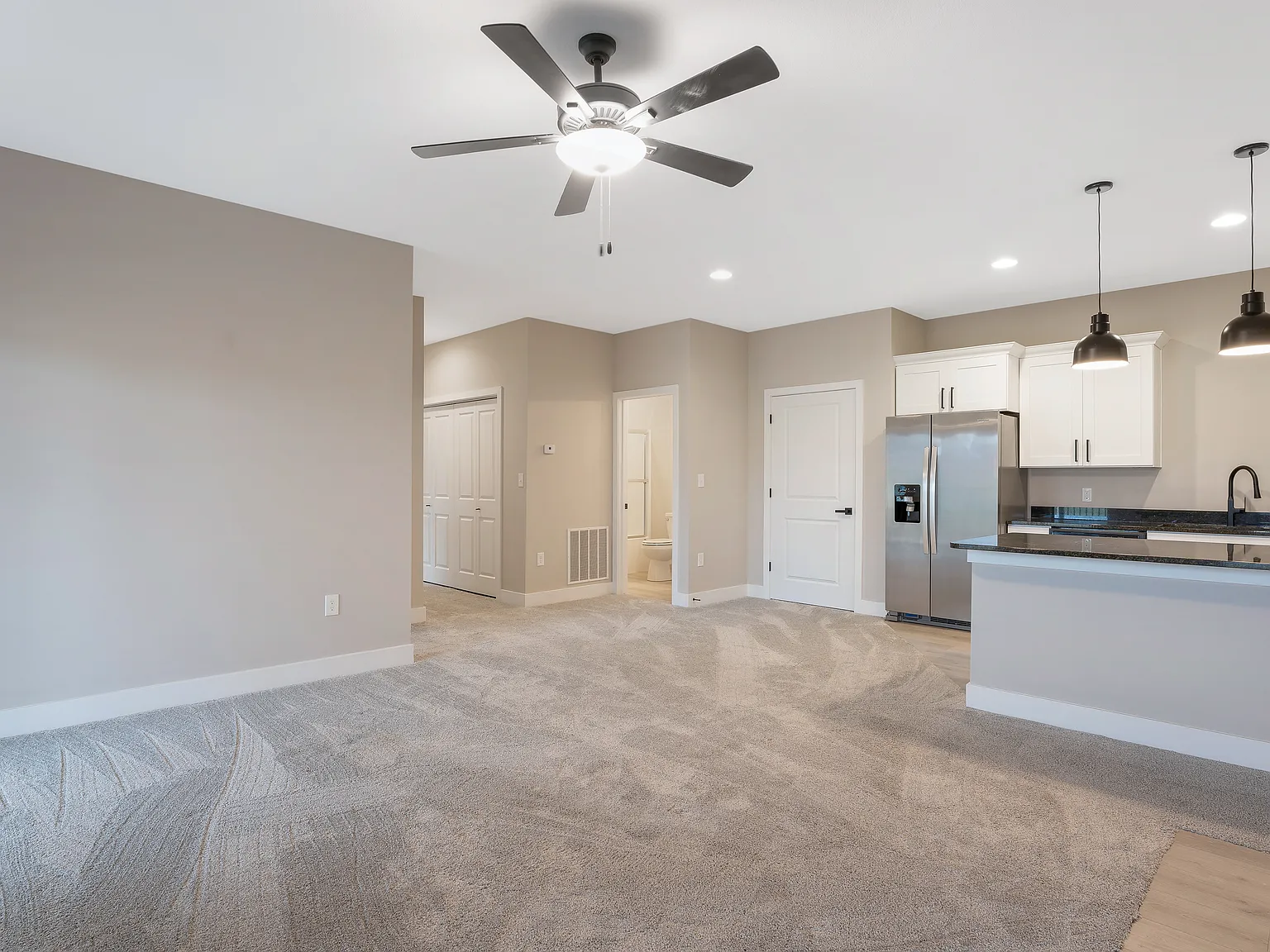 2 bed, 1000 sqft, $1,200 — Photo 3