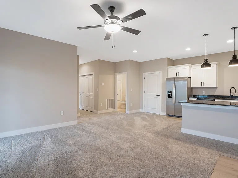 608 N Mill St #D30 — Photo 4