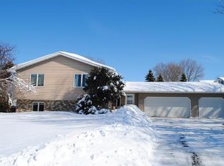 310 Windolff Ln, Hudson, WI 54016