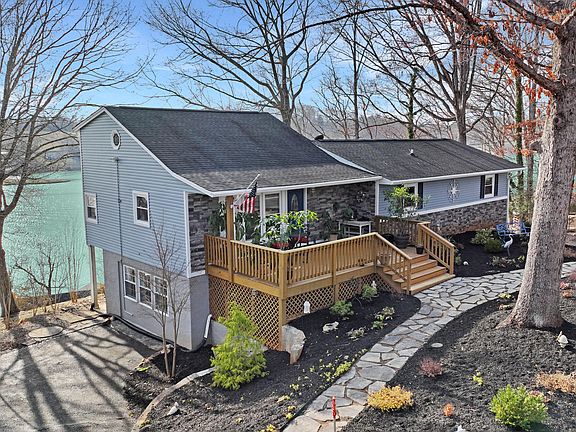 3rd image of 675 Long Island Dr