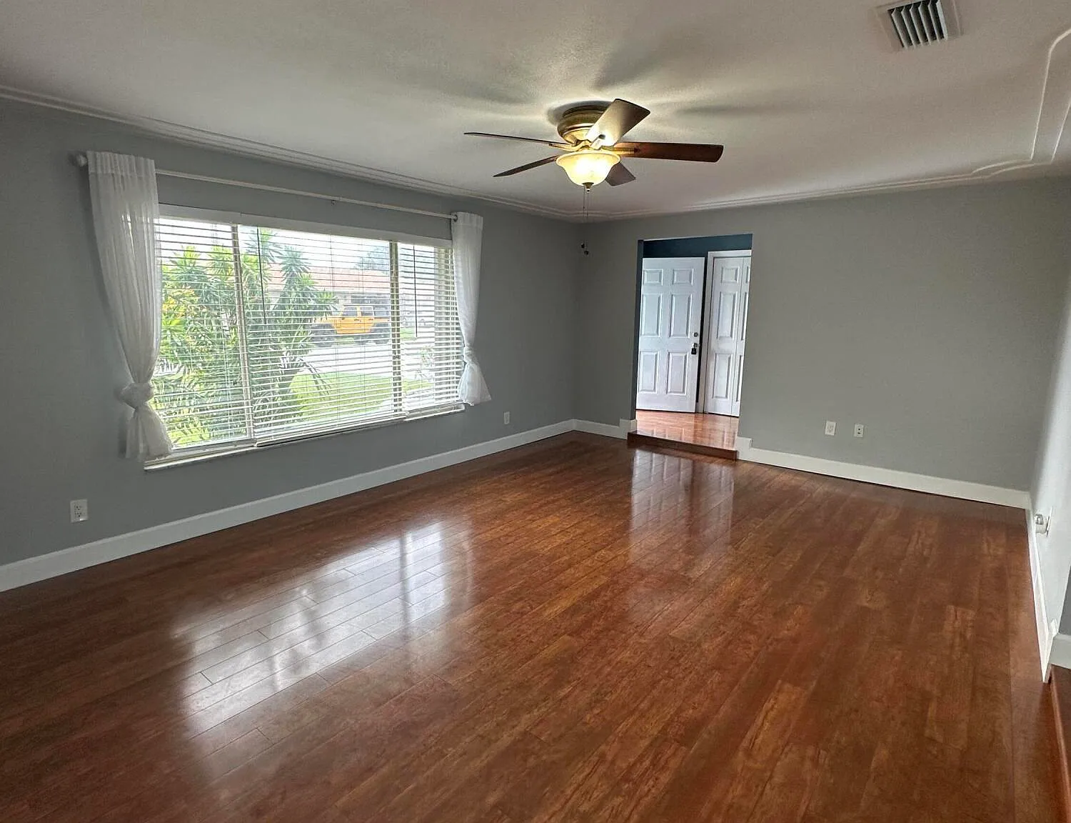 4 bed, 2.0 bath, 1759 sqft, $2,995 — Photo 3
