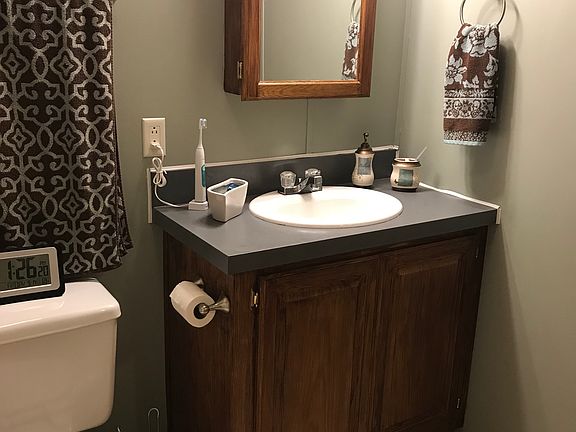 2nd bathroom 