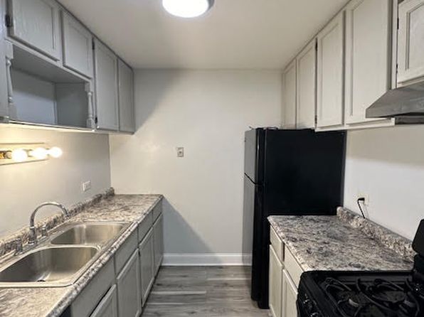 267 Shorewood Dr APT 2A