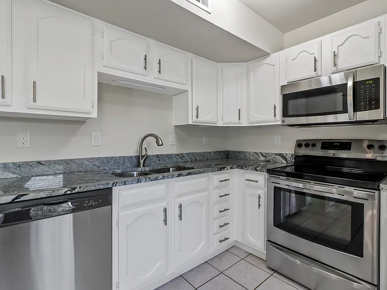 2601 Knoll Trl — Photo 7