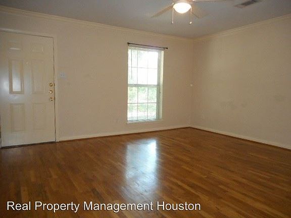 3rd image of 1523 Heights Blvd APT 11