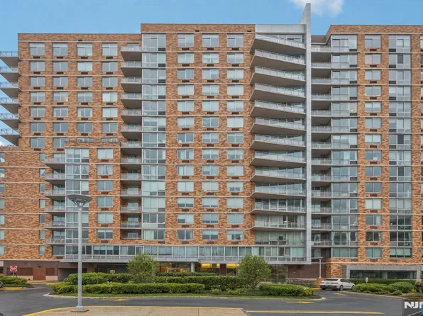 1215 Hudson Park, Edgewater, NJ 07020