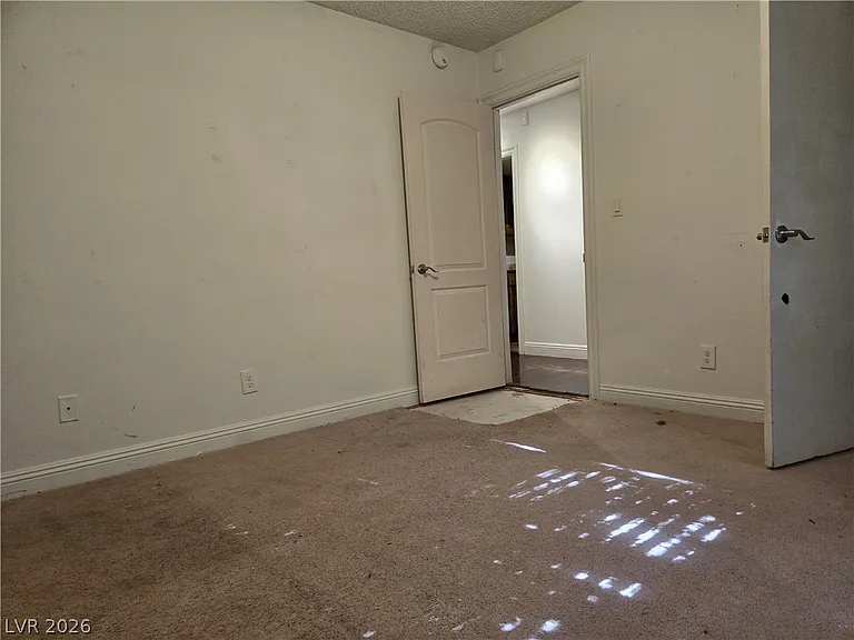 5945 N El Capitan Way — Photo 32