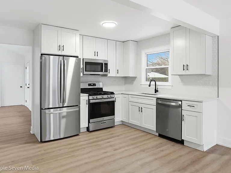 6135 Birmingham St — Photo 10