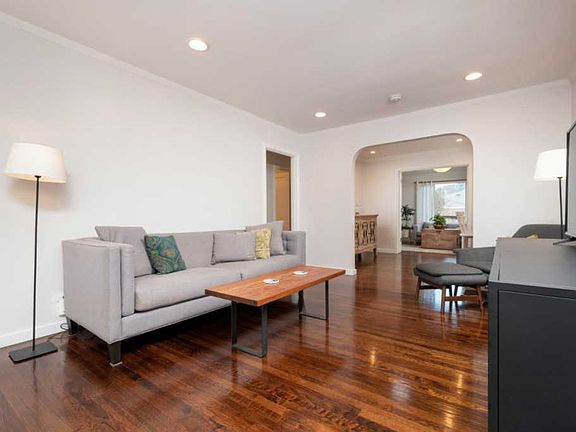 5th image of 123 Edison Ave