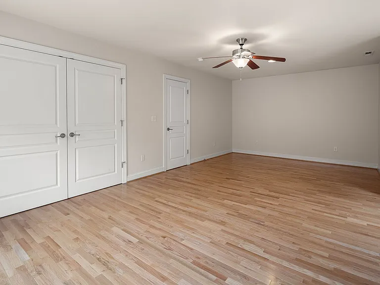 8 Trafalgar Cir — Photo 19