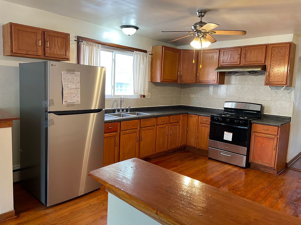 kitchen, new refrigerator, a good range hood eliminate oil fume pollution