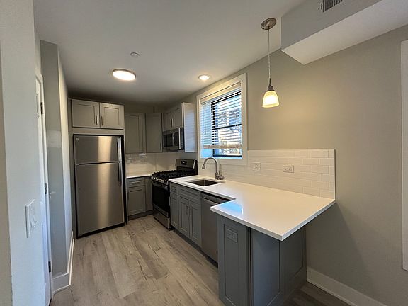 3rd image of 1140 Oak Ave #2E
