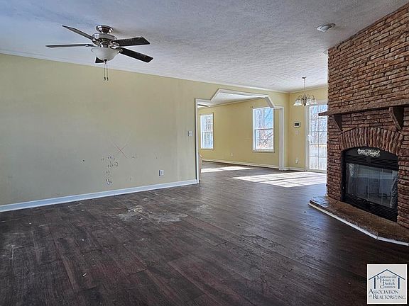 2nd image of 1574 Grandview Rd