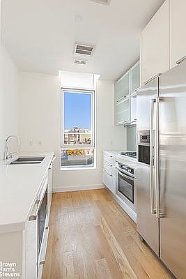 4th image of 101 N 5th St APT 5J