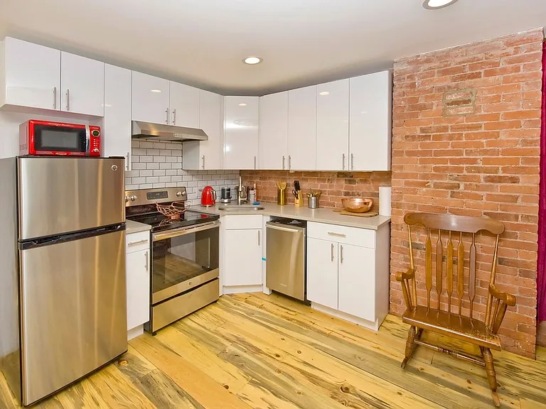 273 Dwight St — Photo 2
