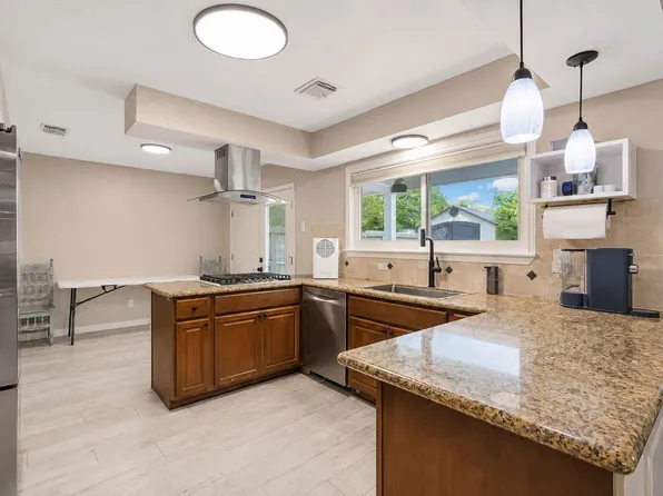 13206 Ferry Hill Ln, Houston, TX 77015