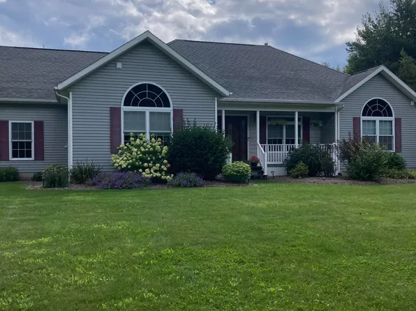 32 Laura Dr, Morrisonville, NY 12962