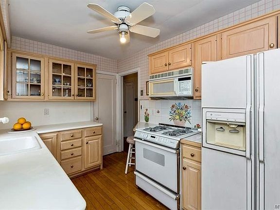 4th image of 272 E Argyle St