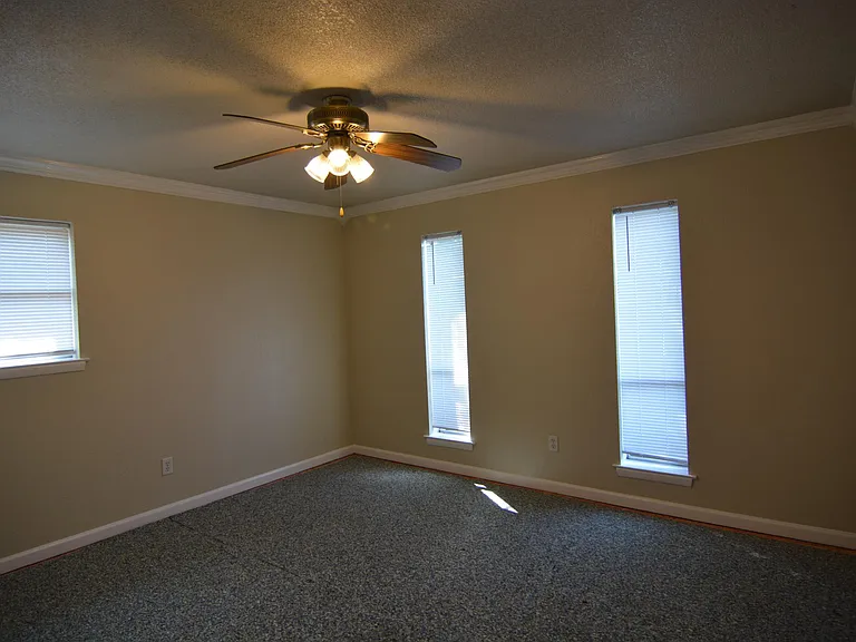 4701 Rockmoor Ln — Photo 13