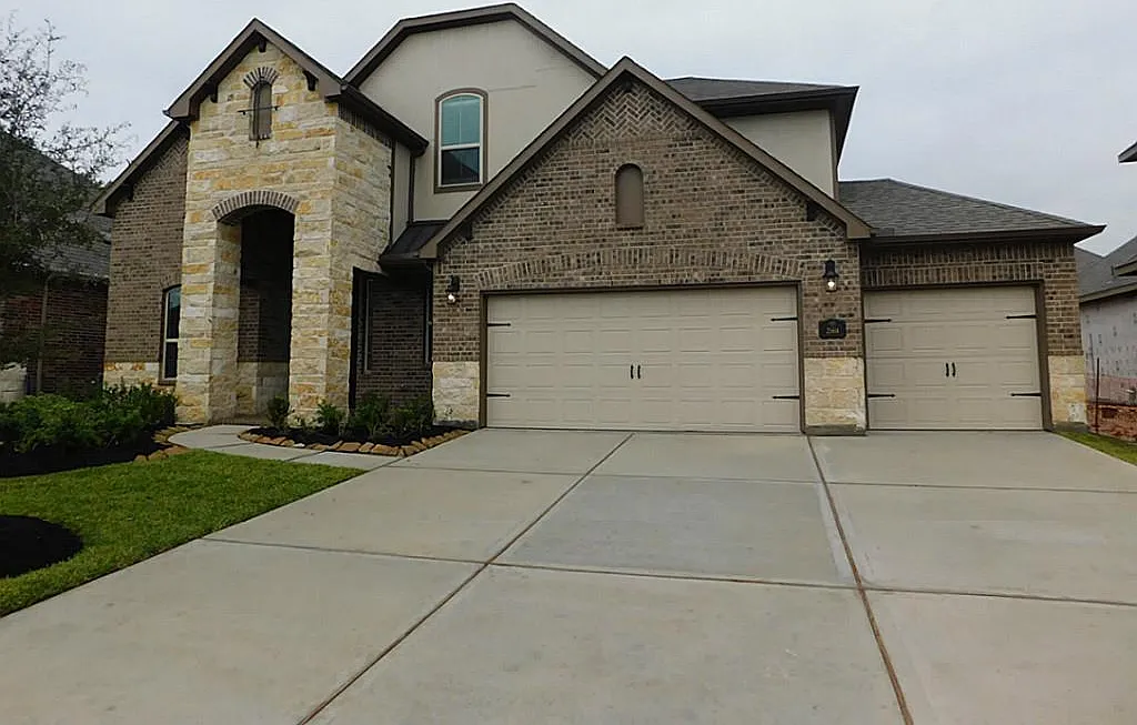 4 bed, 3.5 bath, 3196 sqft, $3,500 — Photo 1