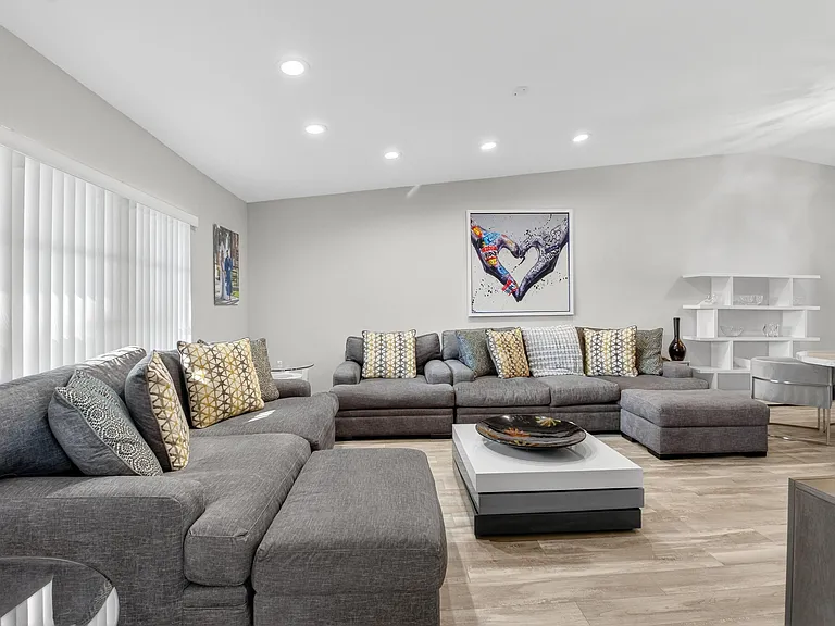8256 Summerbreeze Ln — Photo 10