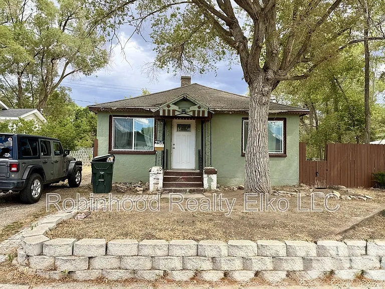 756 Maple St — Photo 1