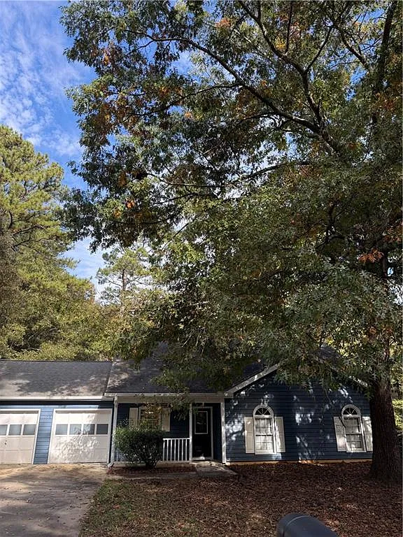 3 bed, 2.0 bath, 1373 sqft, $2,200 — Photo 3