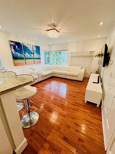 600 Euclid Ave #5B Photo 1