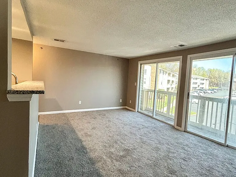 1610J Arlyn Cir — Photo 6