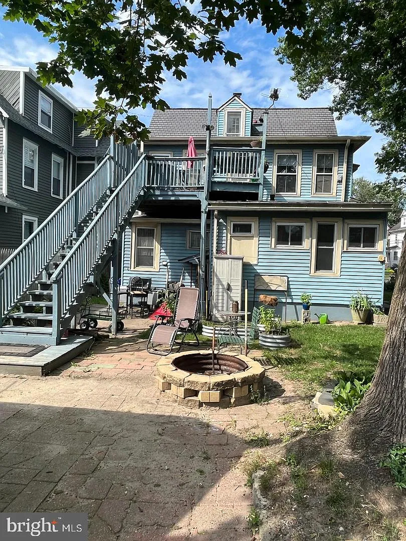 2 bed, 1.0 bath, 2640 sqft, $1,800 — Photo 1