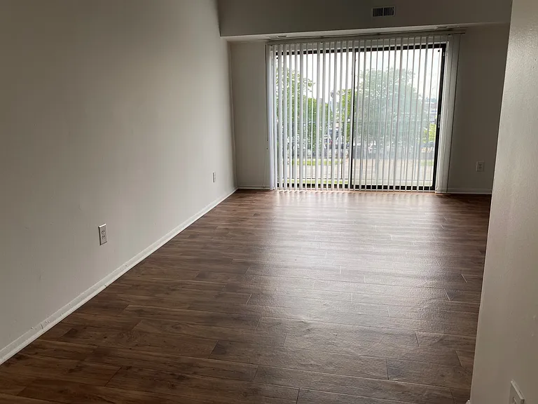 Palms East Apartments — Photo 41