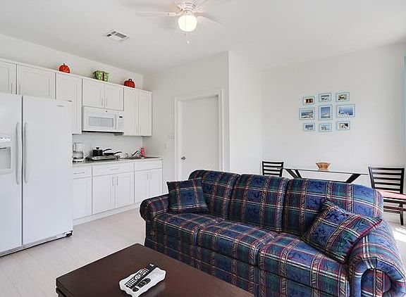 4th image of 4744 Overton Dr