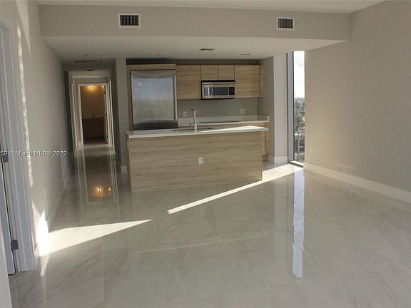 3rd image of 16385 Biscayne Blvd Unit 1607