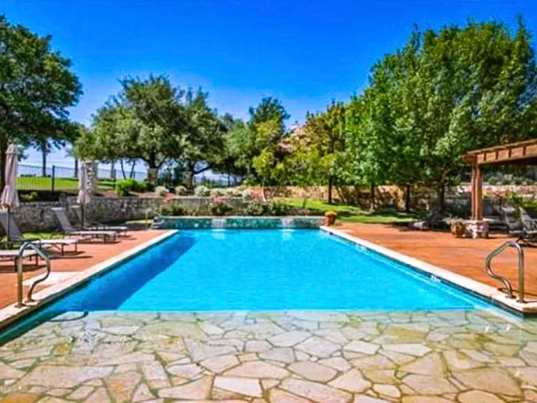 108 Tuscan Dr — Photo 2