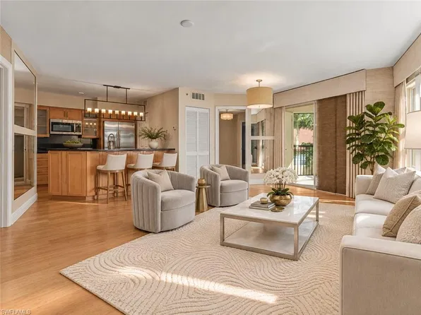 8870 Colonnades CT W #332, BONITA SPRINGS, FL 34135